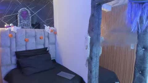 hikaru_dl online show from 10-31-25, 07:37