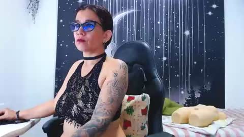 Snapshot of hikaryfire chatting on 07-20-26, 01:35 hikaryfire online show from 07-20-26, 01:35