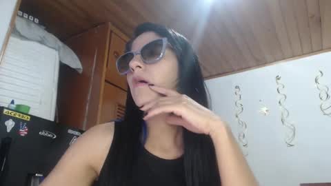 Snapshot of hilari18 chatting on 12-19-24, 03:29 hilaril18 online show from 12-19-24, 03:29