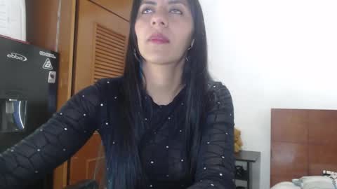 Snapshot of hilari18 chatting on 01-19-25, 12:17 hilaril18 online show from 01-19-25, 12:17