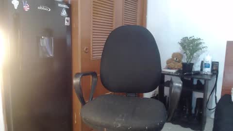 Snapshot of hilari18 chatting on 02-09-25, 03:32 hilaril18 online show from 02-09-25, 03:32