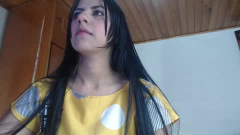 Snapshot of hilari18 chatting on 09-22-25, 06:32 hilaril18 online show from 09-22-25, 06:32