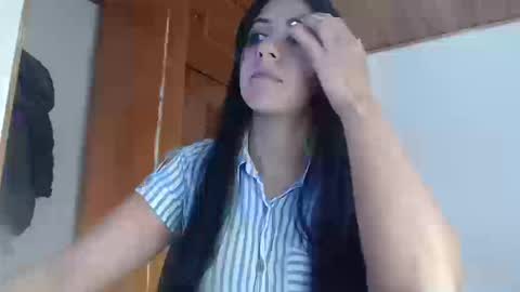 Snapshot of hilari18 chatting on 09-24-25, 08:45 hilaril18 online show from 09-24-25, 08:45