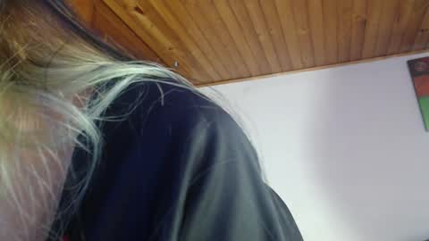 Snapshot of hilari18 chatting on 09-27-25, 05:29 hilaril18 online show from 09-27-25, 05:29