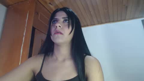 Snapshot of hilari18 chatting on 10-06-25, 08:39 hilaril18 online show from 10-06-25, 08:39