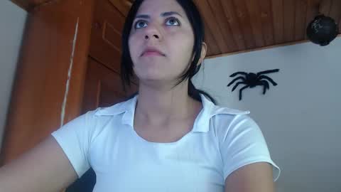 Snapshot of hilari18 chatting on 10-30-25, 06:30 hilaril18 online show from 10-30-25, 06:30