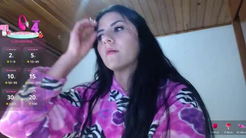 Snapshot of hilari18 chatting on 12-16-25, 12:37 hilaril18 online show from 12-16-25, 12:37