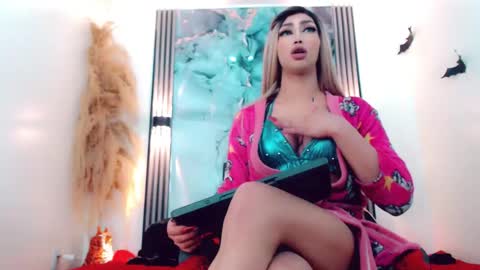 Hilary Avilan online show from 09-22-25, 07:05