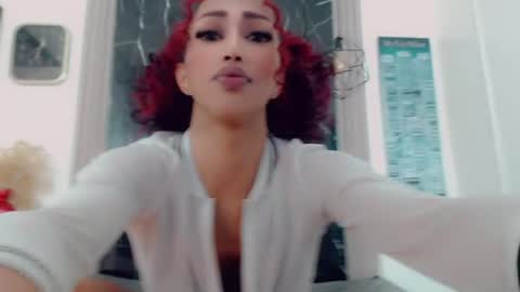 Snapshot of hilary_avilan chatting on 07-15-26, 06:57 Hilary Avilan online show from 07-15-26, 06:57
