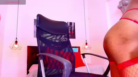 Snapshot of hilary_banks1 chatting on 06-25-26, 05:45 hilary banks online show from 06-25-26, 05:45