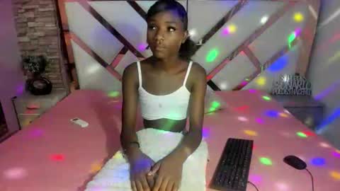 Snapshot of hilary_tsx chatting on 05-30-26, 05:15 Hilary online show from 05-30-26, 05:15