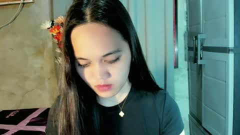 Snapshot of hilarymolly chatting on 06-16-26, 07:05 hilarymolly online show from 06-16-26, 07:05