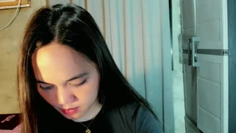 Snapshot of hilarymolly chatting on 06-24-26, 06:40 hilarymolly online show from 06-24-26, 06:40