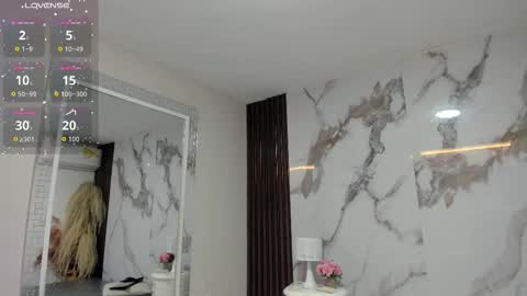 Snapshot of hilarythomsom chatting on 01-09-26, 12:41 Hilary Thomsom online show from 01-09-26, 12:41