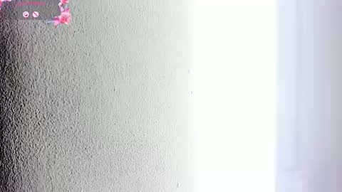 Snapshot of hilarythomsom chatting on 02-06-26, 12:19 Hilary Thomsom online show from 02-06-26, 12:19