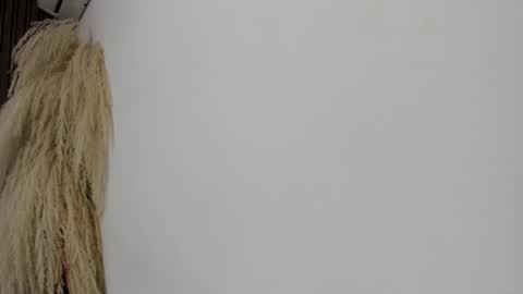 Snapshot of hilarythomsom chatting on 02-12-26, 11:38 Hilary Thomsom online show from 02-12-26, 11:38