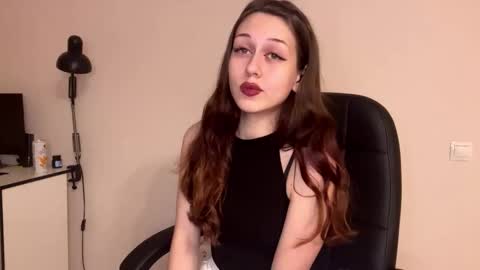 Snapshot of hildredmabray chatting on 12-22-25, 01:19 Hi Im Elizabeth online show from 12-22-25, 01:19