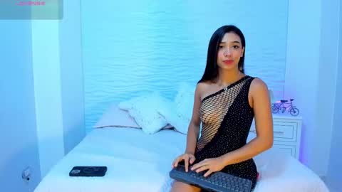 Snapshot of hileysweet chatting on 03-09-25, 02:10 H I L E Y online show from 03-09-25, 02:10