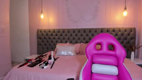 Hillary  online show from 02-19-26, 03:46