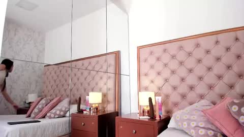 Hillary online show from 10-11-25, 11:42