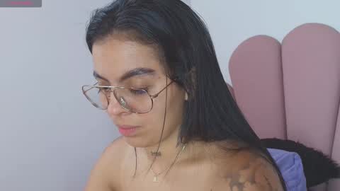 Snapshot of hillary_jones chatting on 11-17-25, 04:07 sarah online show from 11-17-25, 04:07