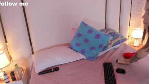 Hillary online show from 02-22-25, 01:55