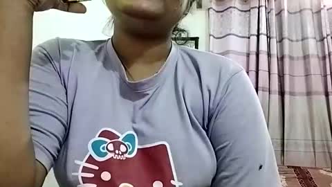 Snapshot of himuhimu22 chatting on 12-18-25, 12:33 himuhimu22 online show from 12-18-25, 12:33