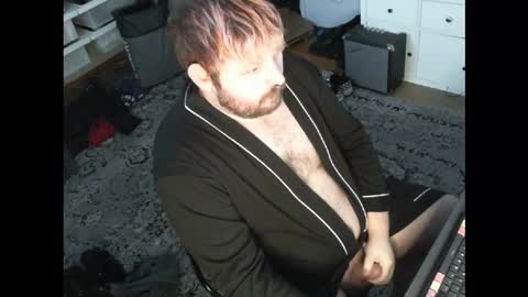 hipguy91 online show from 11-27-25, 06:54