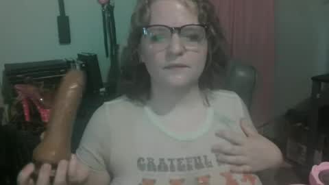 Snapshot of hippybambi chatting on 06-20-26, 01:30 Hippy online show from 06-20-26, 01:30