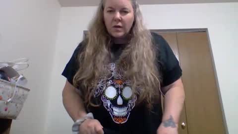 hippysnewhere online show from 05-26-26, 08:32