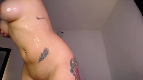 Snapshot of hipshannah chatting on 02-07-25, 01:47 H A N N A H online show from 02-07-25, 01:47