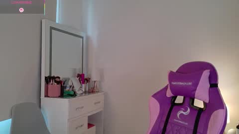 Snapshot of hipshannah chatting on 11-14-25, 08:51 H A N N A H online show from 11-14-25, 08:51