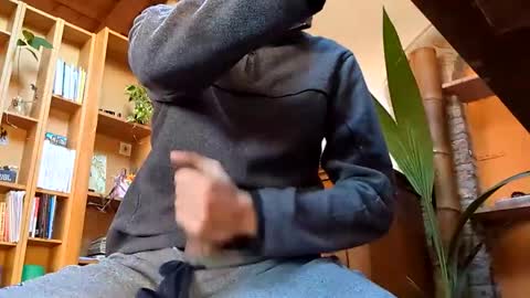 hitmenoww online show from 11-23-25, 09:20