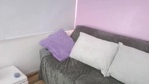 hiyakasudere_ online show from 10-31-25, 06:20