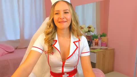 Ksenia online show from 10-18-25, 01:52