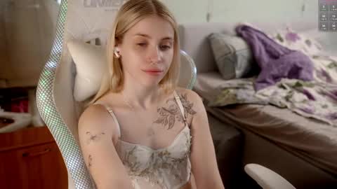 Holly online show from 04-14-26, 07:42