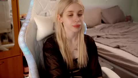 Holly online show from 05-07-26, 06:13