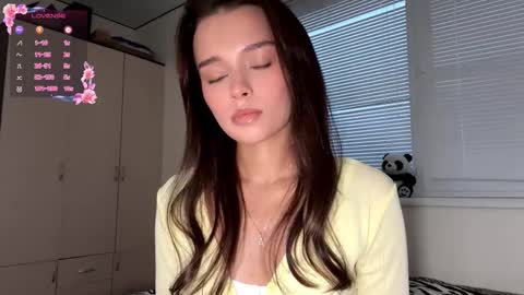 Snapshot of hoaarisa chatting on 11-24-25, 12:27 Sofia online show from 11-24-25, 12:27