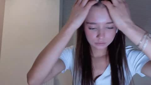 Snapshot of hoaarisa chatting on 11-30-25, 08:13 Sofia online show from 11-30-25, 08:13