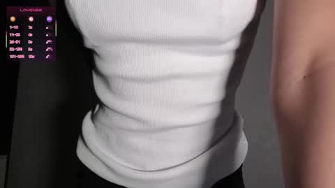 Snapshot of hoaarisa chatting on 12-22-25, 08:06 Sofia online show from 12-22-25, 08:06