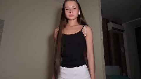 Snapshot of hoaarisa chatting on 01-06-26, 07:06 Sofia online show from 01-06-26, 07:06