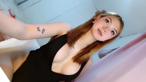 Snapshot of hoelychess chatting on 12-15-25, 10:19 welcome here guys online show from 12-15-25, 10:19