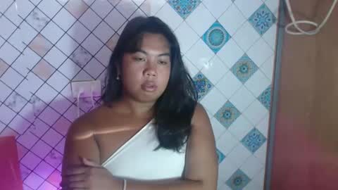 Snapshot of hoelylayla chatting on 02-16-26, 02:51 Layla3 online show from 02-16-26, 02:51