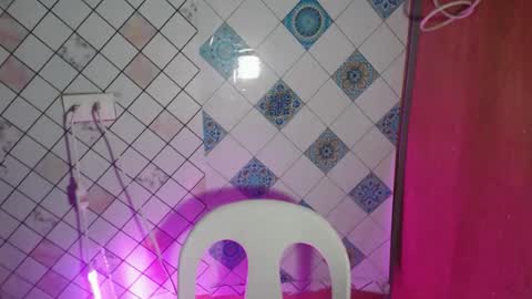 Snapshot of hoelylaylia chatting on 02-19-26, 11:12 Laylia3 online show from 02-19-26, 11:12