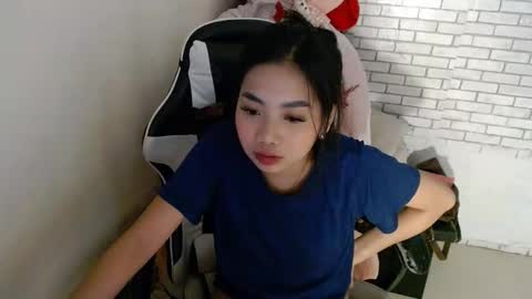 Snapshot of hoelylesly chatting on 02-27-26, 06:24 Lesley3 online show from 02-27-26, 06:24