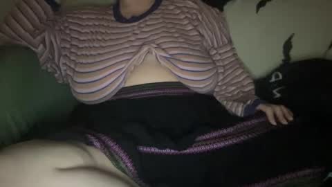 Snapshot of hoestoes915 chatting on 12-17-24, 02:23 Stacey online show from 12-17-24, 02:23