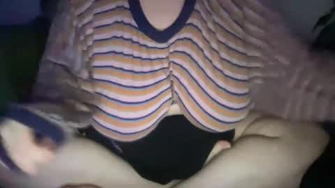 Snapshot of hoestoes915 chatting on 12-17-24, 05:29 Stacey online show from 12-17-24, 05:29