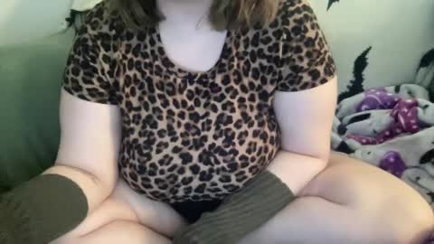 Snapshot of hoestoes915 chatting on 02-23-25, 12:16 Stacey online show from 02-23-25, 12:16