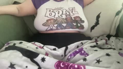 Snapshot of hoestoes915 chatting on 02-26-25, 01:08 Stacey online show from 02-26-25, 01:08