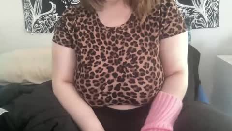 Snapshot of hoestoes915 chatting on 03-02-25, 03:59 Stacey online show from 03-02-25, 03:59